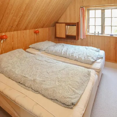 4 Bedroom Beautiful In Samso Casa de Férias *